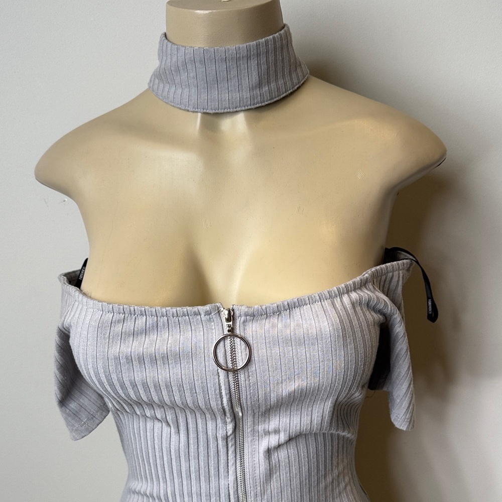 One-Shoulder Ribbed Bodycon Dress with Choker in Light Gray - Picture 3 of 9